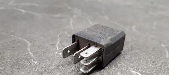Iveco Daily 4th gen Fuel pump relay 504049024
