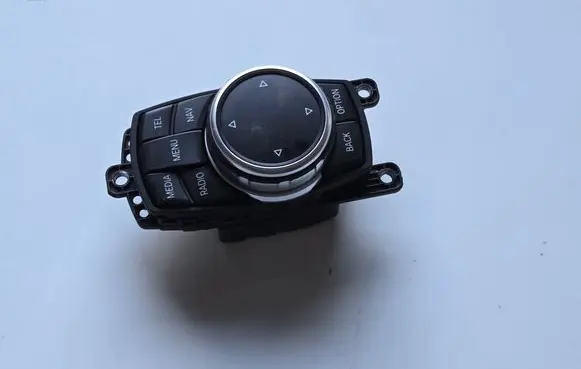 Head unit multimedia control