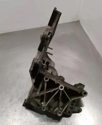 Suzuki SX4 Engine mounting bracket 55195377