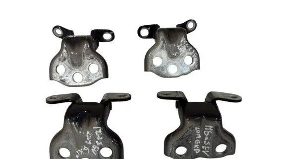 Rear door hinge set