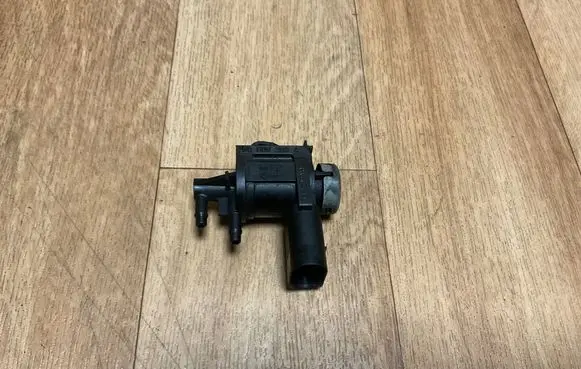 Volkswagen Touareg II Turbo solenoid valve 1K0906283A