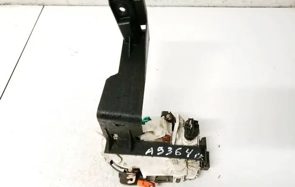 Dodge Caliber Front door lock 156224912