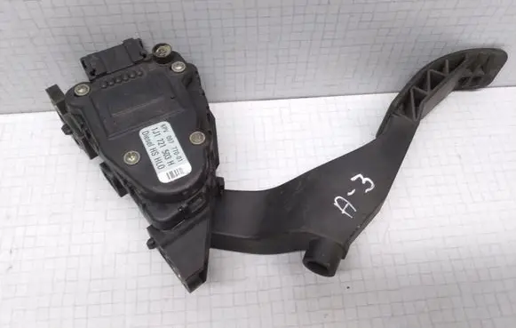 Volkswagen Golf IV Accelerator throttle pedal 1J1721503H 6PV00777001