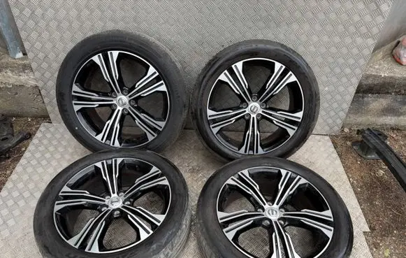 Volvo XC40 R19 alloy rim 31471556