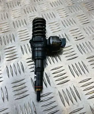 Audi A6 S6 C5 4B Fuel injector 038130073AJ