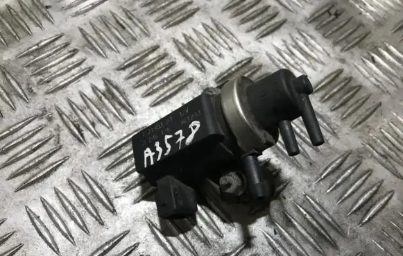 BMW 5 E39 Turbo solenoid valve 72190323 7.21903.23