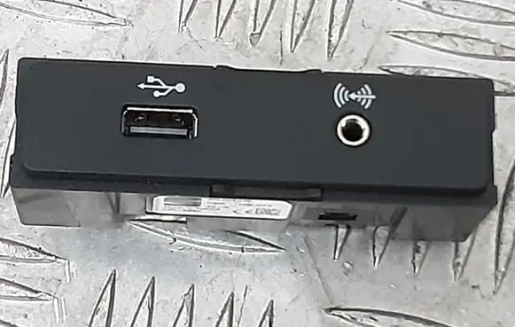 Seat Leon (5F) USB socket connector 575035222 5Q0035724