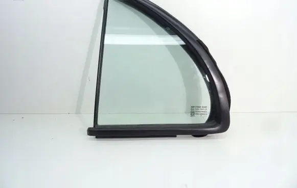 Nissan Micra Front triangle window/glass 822631HB0A