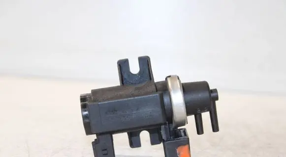 BMW 5 E60 E61 Turbo solenoid valve 2247906 722796