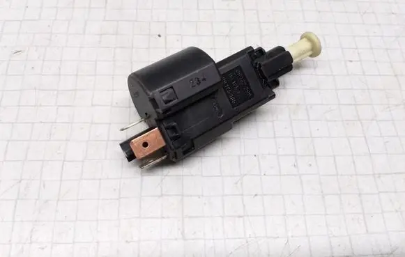 Opel Zafira A Brake pedal sensor switch 09132299 09175172 09175185