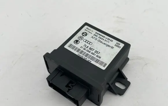 Volkswagen Touareg I Light module LCM 7L6907357 5WK49171