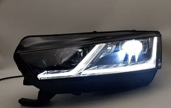Skoda Octavia Mk4 Headlight/headlamp 5E4941015A 030111823300 LE18A6419