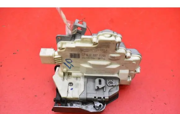 Porsche Cayenne (9PA) Front door lock 8J2837015A