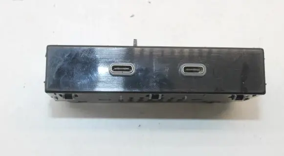 Skoda Octavia Mk4 USB socket connector 657035736