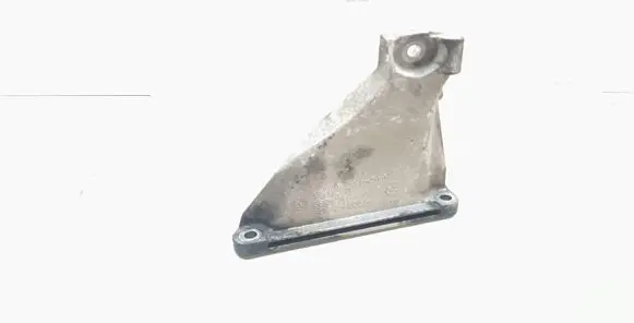 Engine mounting bracket