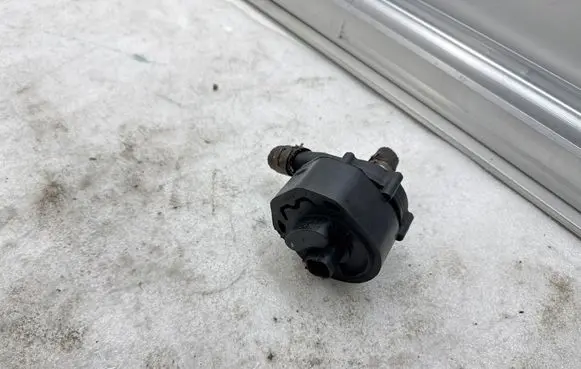 Tesla Model X Electric auxiliary coolant/water pump 103732700F 17212B1724