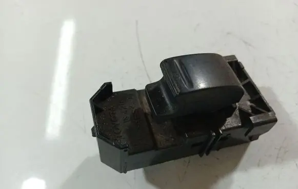 Toyota Previa (XR30, XR40) II Electric window control switch 