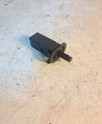 BMW 5 E60 E61 Fuel tank opening switch 8228939