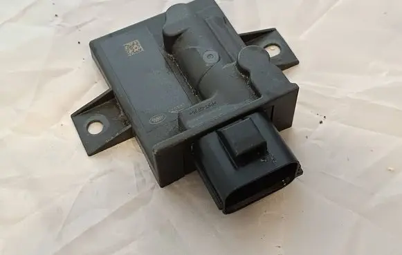 Jaguar F-Pace Fuel injection pump control unit/module FK729D370AD 61841640 130516