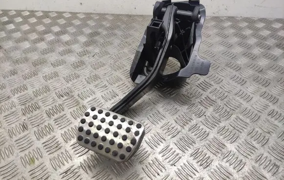 Mercedes-Benz GLC X253 C253 Brake pedal A2052920515