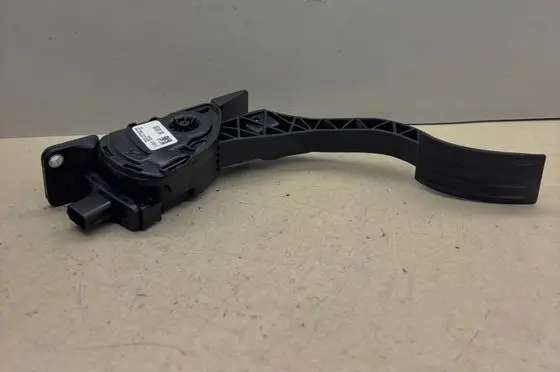 Ford C-MAX II Accelerator throttle pedal AV619F836AB 6PV01036834