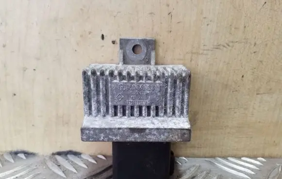 Volvo S40, V40 Glow plug pre-heat relay 7700115078