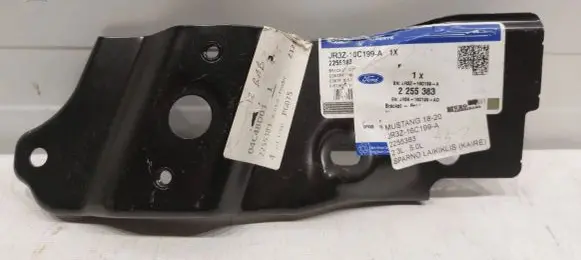 Fender mounting bracket