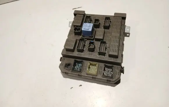 Peugeot 607 Fuse module 9640797880