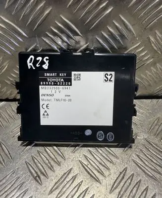 Toyota Auris E180 Keyless (KESSY) go control unit/module 8999002220