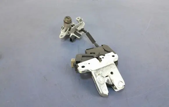 Audi A8 S8 D3 4E Tailgate/trunk/boot lock/catch/latch 4E0827645A