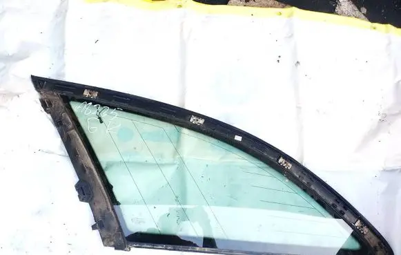 Mercedes-Benz C W203 Rear side window