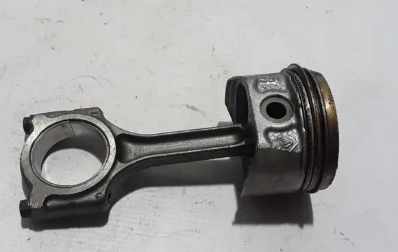 Renault Clio III Piston with connecting rod 7701476929
