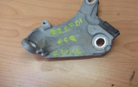 Honda Civic Engine mounting bracket