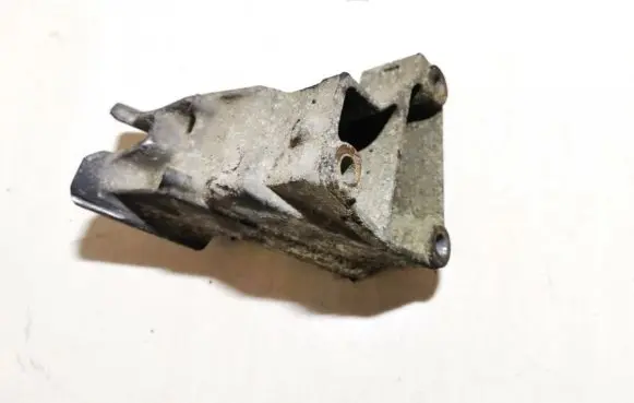 Peugeot 206 Engine mounting bracket