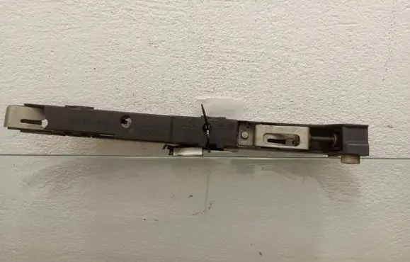 Audi A8 S8 D3 4E Rear bumper mounting bracket 4E0809916A 4F0809916A