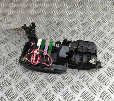 Mercedes-Benz GLE (W166 - C292) Current control relay A1669067701