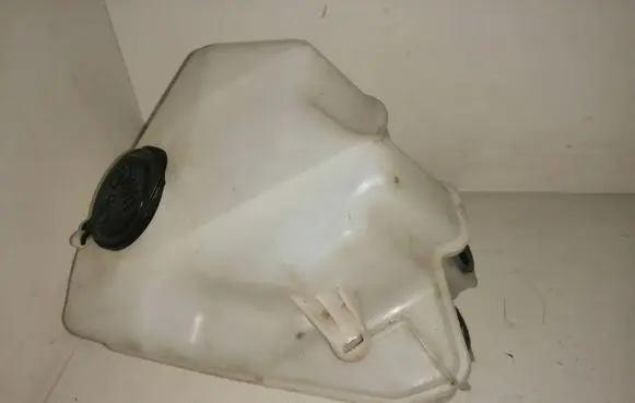 Toyota Prius (XW20) Windshield washer fluid reservoir/tank 060851145