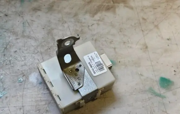 Toyota Avensis T250 Door control unit/module 8974105070