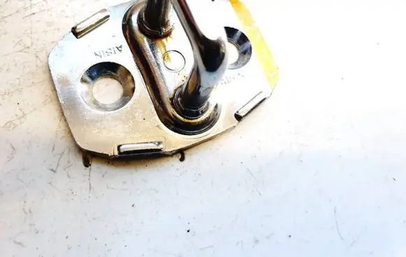 Lexus IS 220D-250-350 Front door lock loop/hook striker 