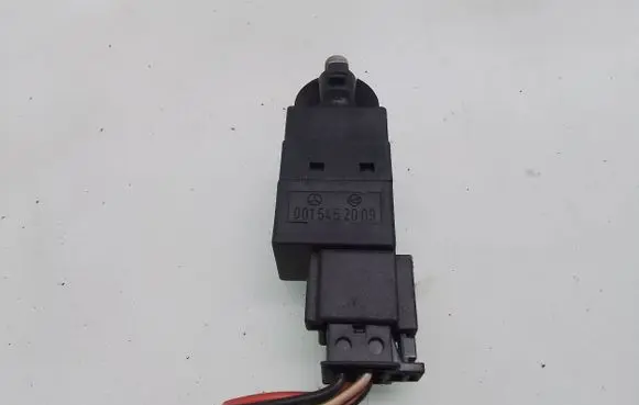 Mercedes-Benz B W245 Brake pedal sensor switch 0015452009