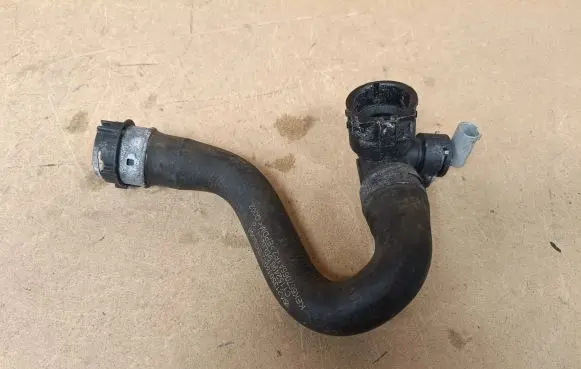 Mercedes-Benz GLC X253 C253 Engine coolant pipe/hose A2135014982