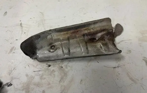 BMW 7 F01 F02 F03 F04 Heat shield in engine bay 8508139