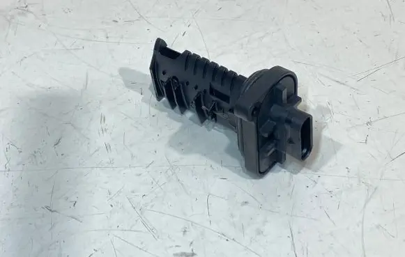 BMW 5 F10 F11 Mass air flow meter 8506408 96189967 0281006092