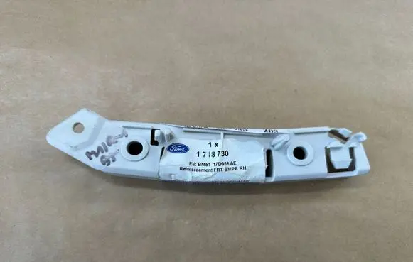 Ford Focus Front bumper mounting bracket BM5117D958AE