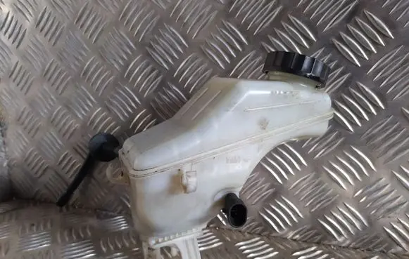 Opel Corsa D Brake fluid reservoir 0204051127