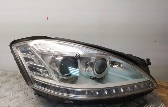 Mercedes-Benz S W221 Headlight/headlamp A2218205459