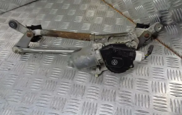Toyota Yaris Front wiper linkage 