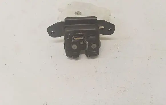 Toyota Auris E180 Loading door lock 2275
