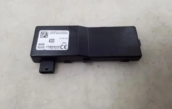 Opel Insignia A Door central lock control unit/module 13501980