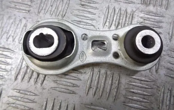 Renault Megane II Engine mount vacuum valve 